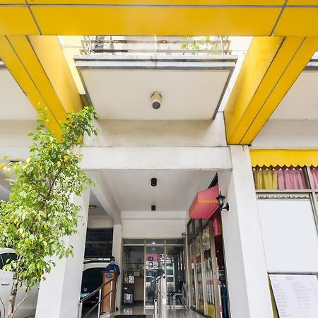 Oyo 893 Dian Suites Makati Manila Exterior photo